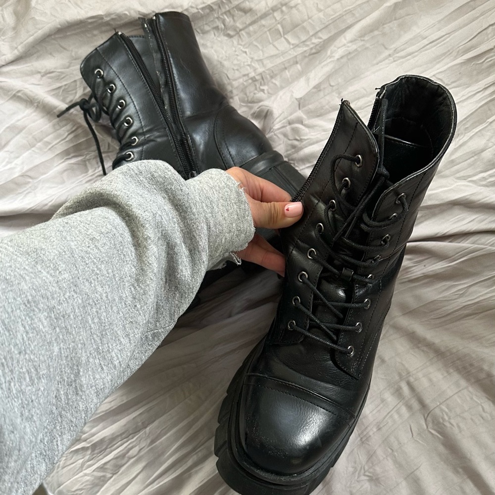 Nasty Gal chunky faux leather boots - Picture 4 of 10